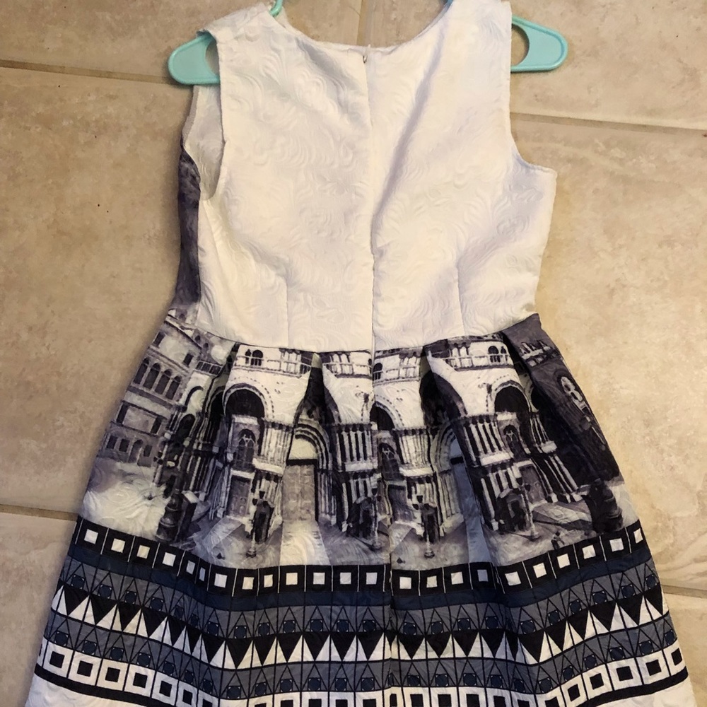 Three dresses - Picture 6 of 6